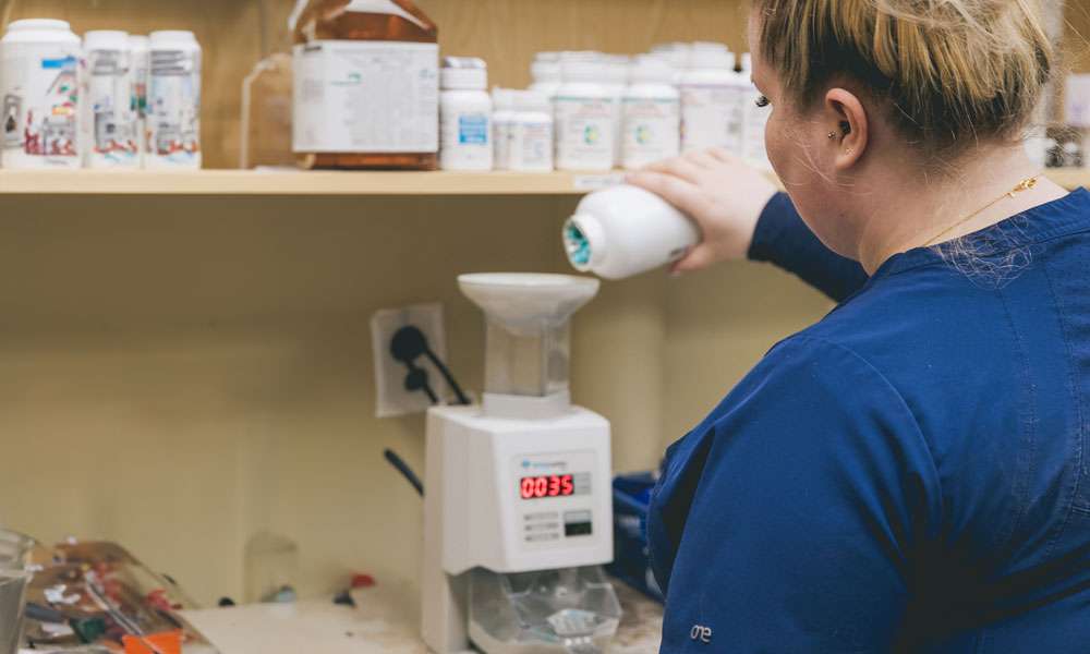 photo of a pharmacist measuring pills